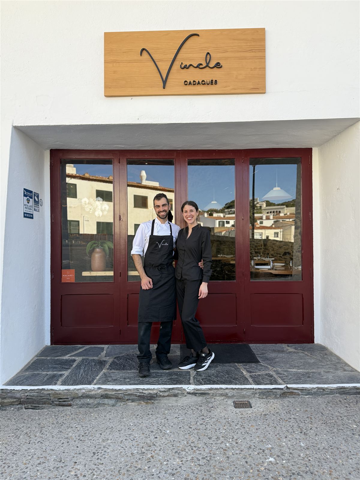 Alexandre Vehí y Mónica Font frente a Vincle Cadaqués